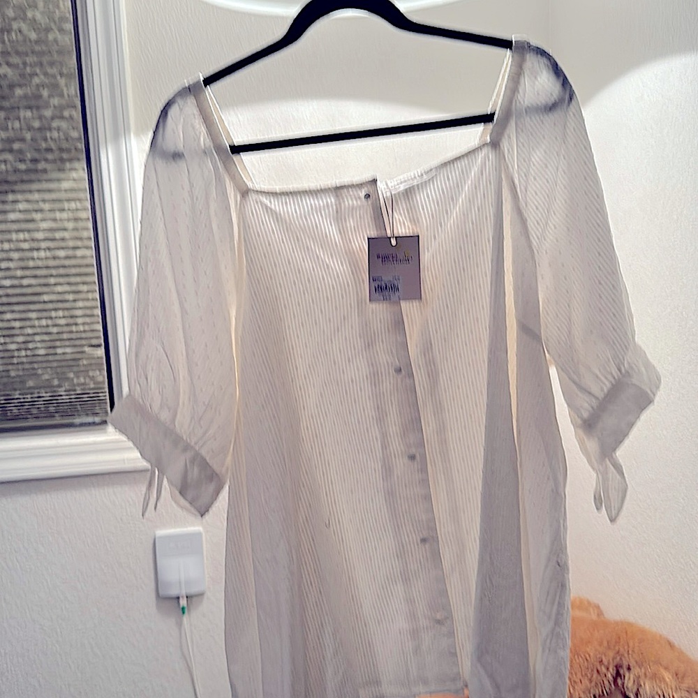 Lauren Conrad women’s plus off white/cream womans blouse.  Size 3X